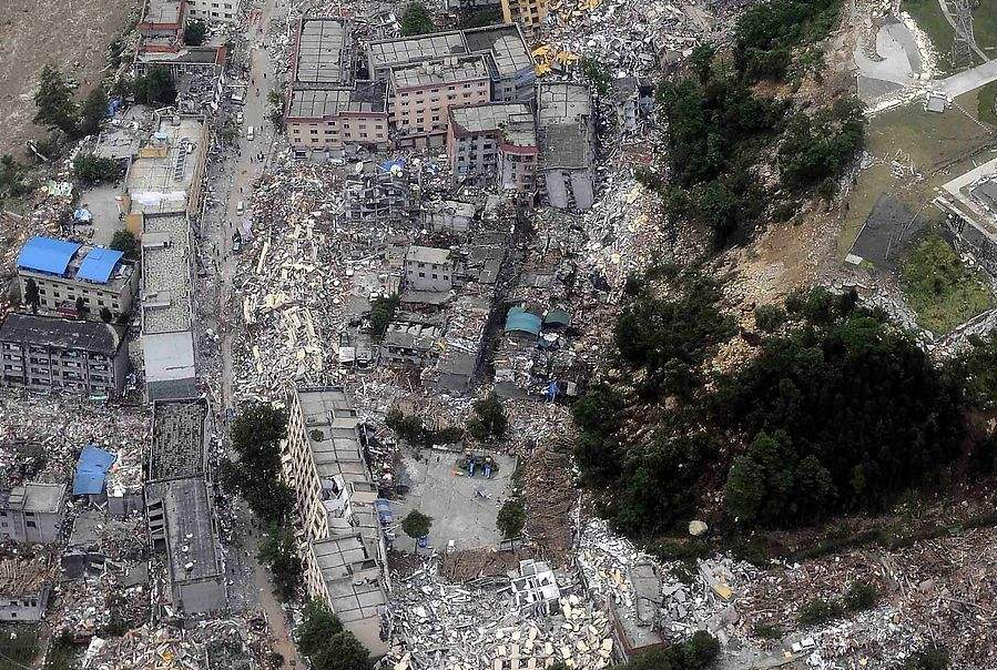 突发新闻：伊斯坦布尔地震：土耳其发生6.2级地震，建筑物晃动
