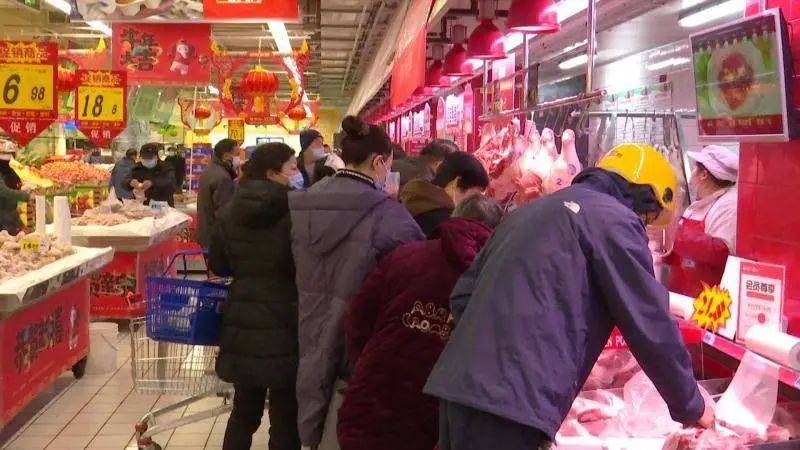 大型连锁超市紧急召回可能含有塑料的香肠