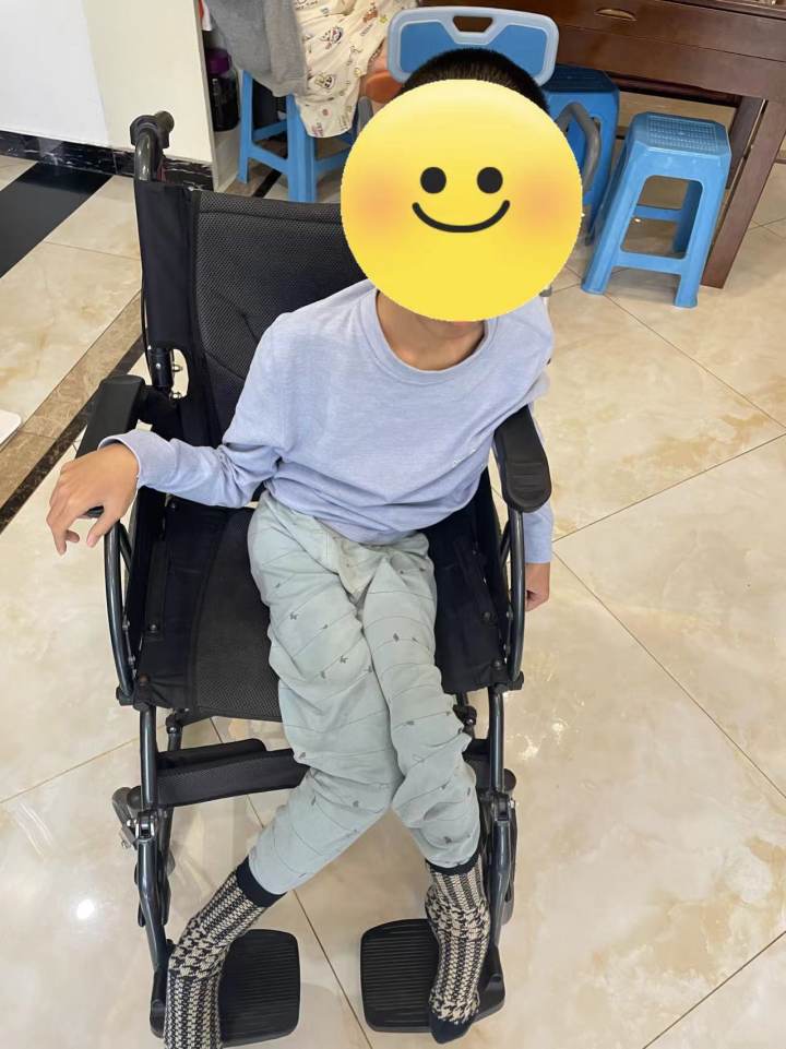 一位轮椅使用者分享了当你的孩子盯着一个残疾人看时该说些什么