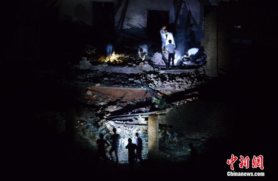 印度西部一座寺庙发生踩踏事件，造成6人死亡，数十人受伤