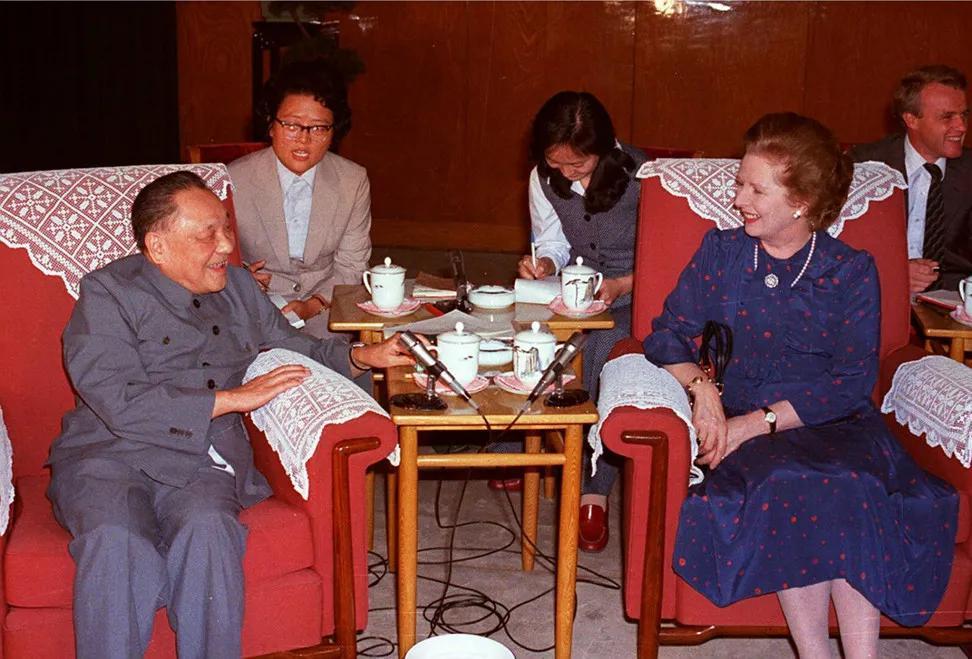 奥尔顿公园撞车事故更新：英国超级体育比赛发生灾难性事故，两人死亡