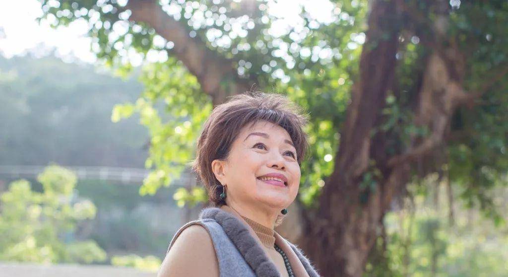 一名妇女，69岁，在法国被刺死后被捕，她是四个孩子的母亲