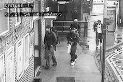 法国清真寺持刀行凶嫌疑人在杀害一名穆斯林礼拜者后仍然在逃