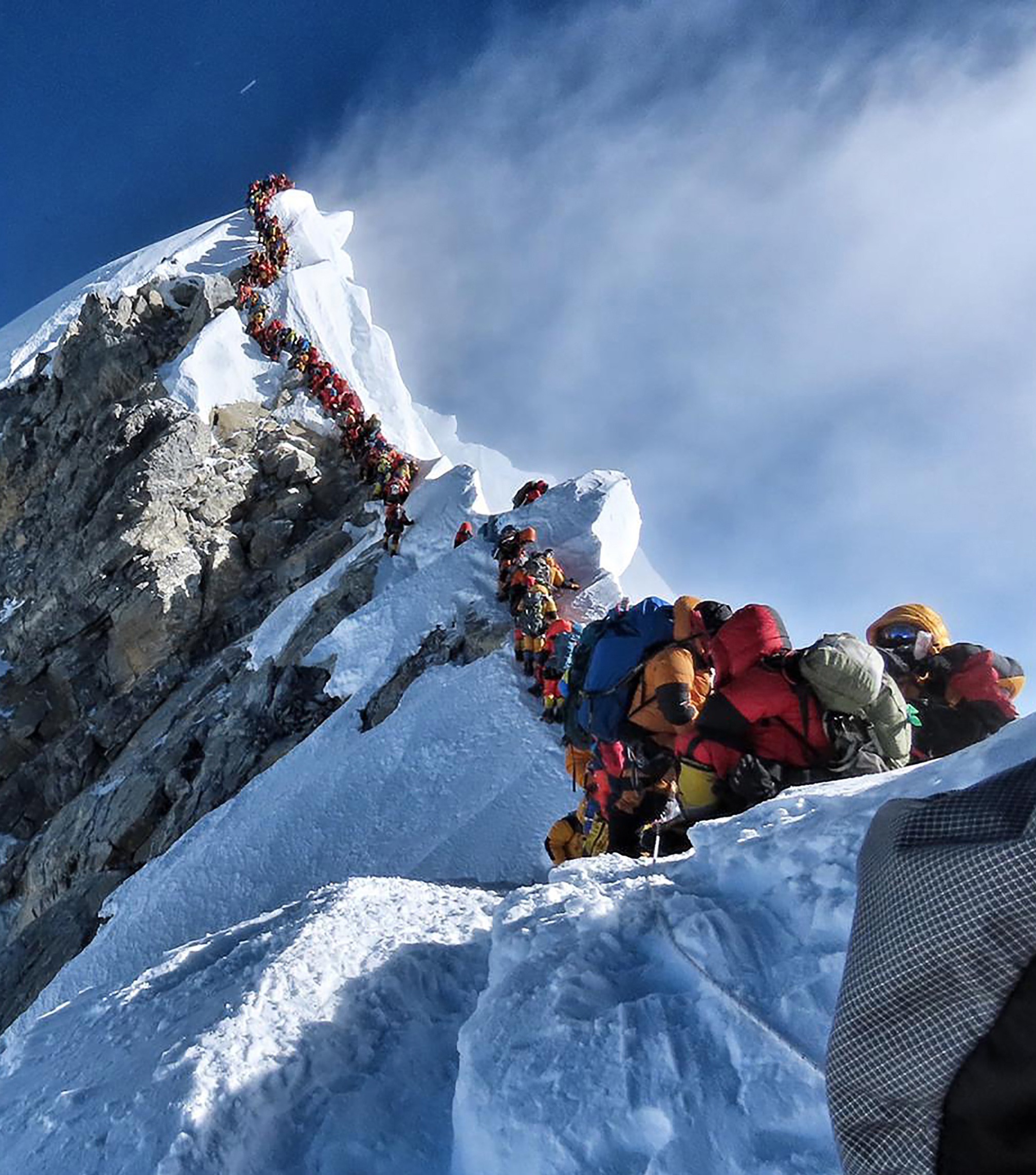 美国登山者在试图攀登尼泊尔的马卡鲁山时死亡