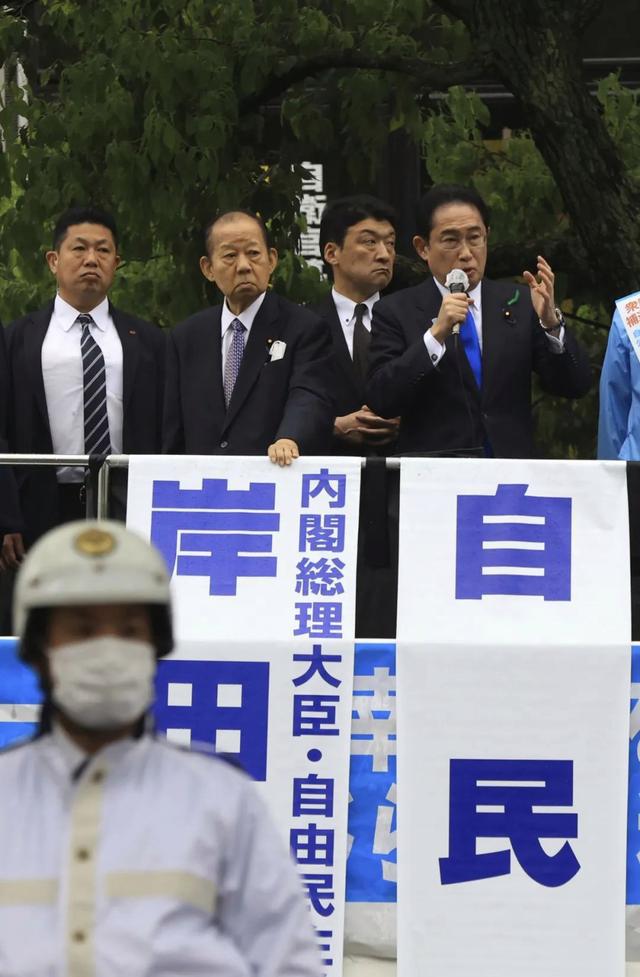 据日本媒体报道，日本退休的前天皇将住院接受心脏检查
