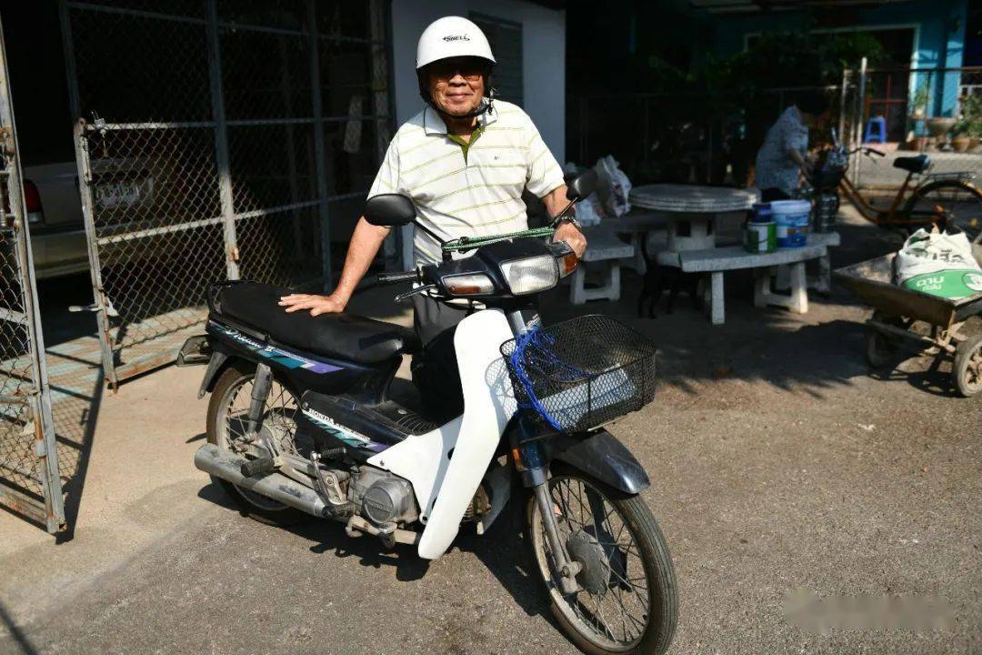 15岁的男孩在一次涉及三人的摩托车“不寻常”车祸中死亡