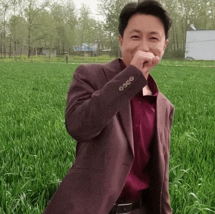 现场直播：汽车突然变成火球，交通陷入停顿