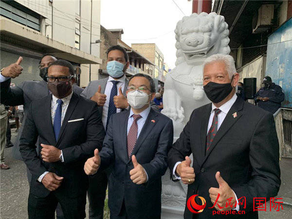 特立尼达和多巴哥前总理在民意调查中大获全胜，再次掌权
