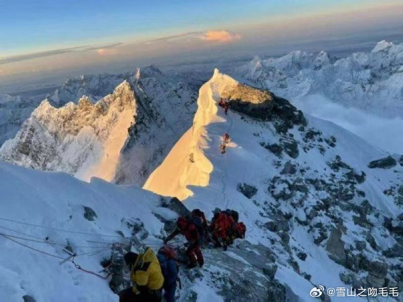 美国登山者在试图攀登尼泊尔的马卡鲁山时死亡
