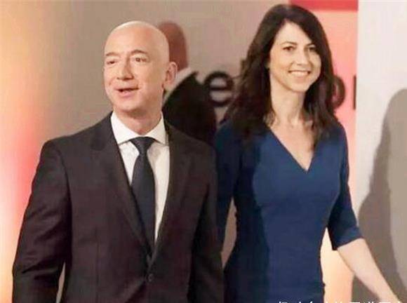 飞镖传奇迈克尔·范格文宣布与妻子达芙妮离婚