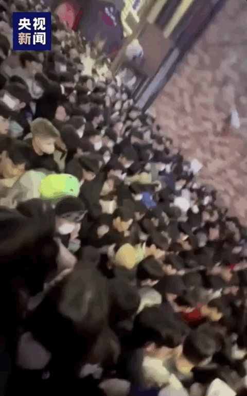 巴塞罗那大火：有毒的氯云覆盖了主要城市的部分地区，16万人被警告呆在室内