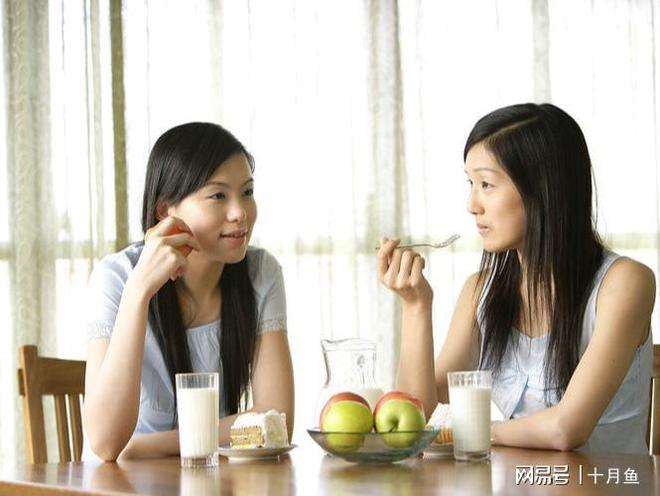 “他为了另一个女人甩了我，我觉得自己像个白痴。”