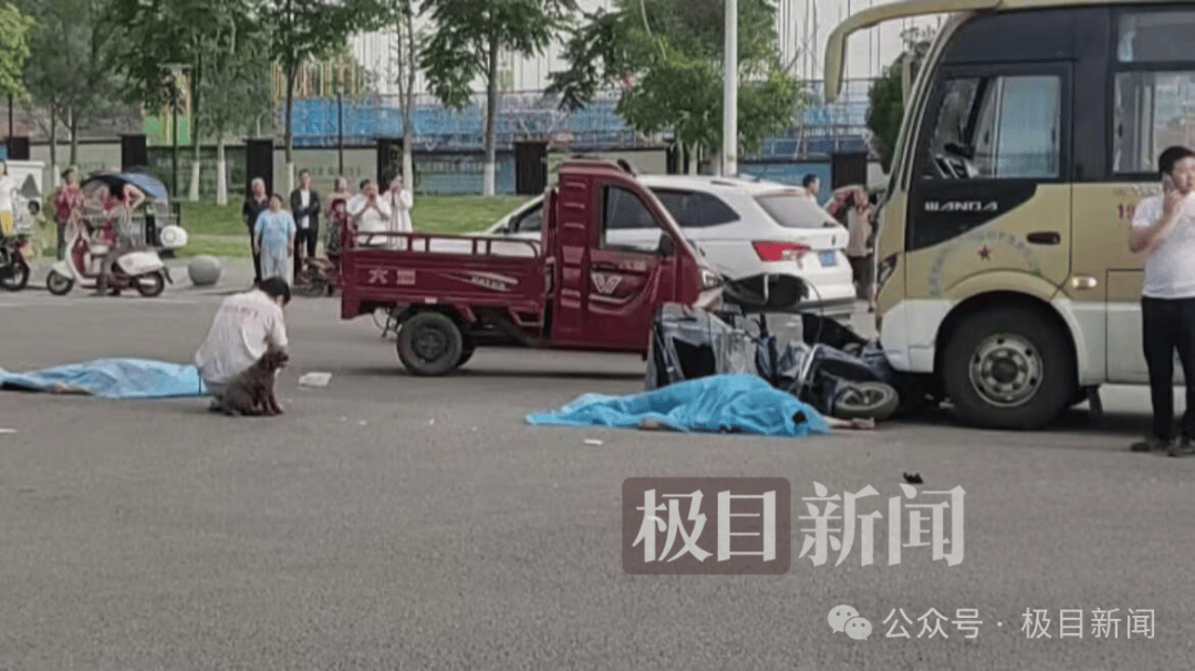 北京一名司机在一所小学附近开车撞了孩子们