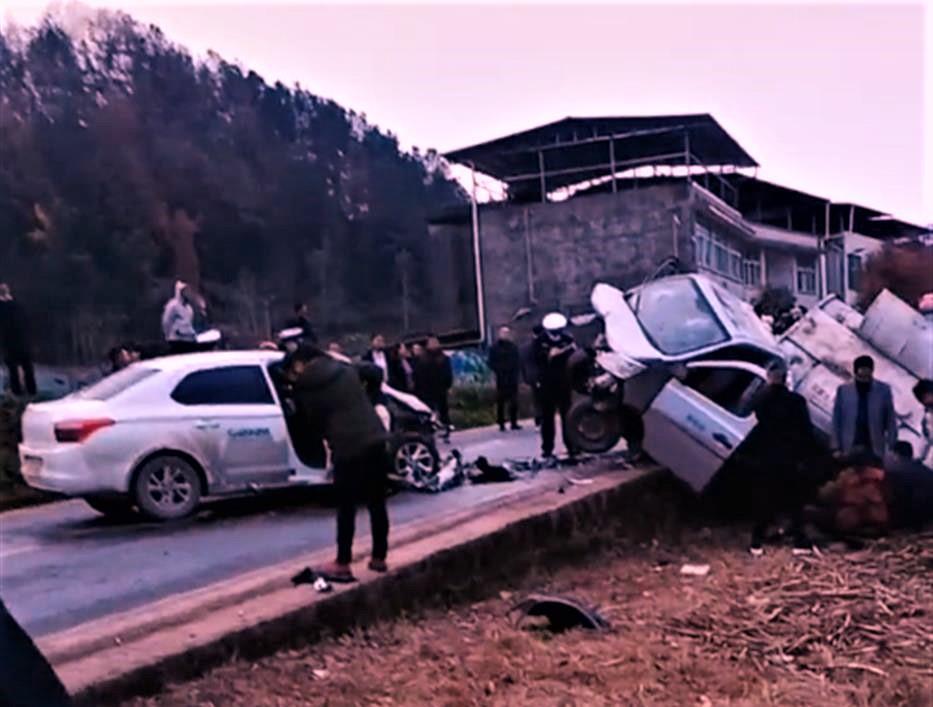 明矾湾：一辆汽车从300英尺高的悬崖上坠落，造成两人死亡