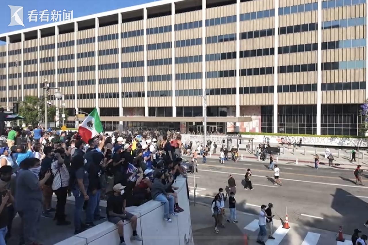 在洛杉矶移民抗议现场报道中，一名澳大利亚记者被非致命子弹击中