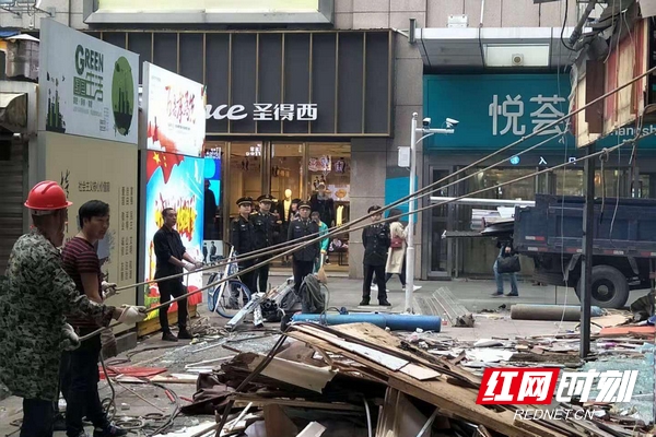 英国国民西敏寺银行又关闭了55家分行，对商业街造成重大打击