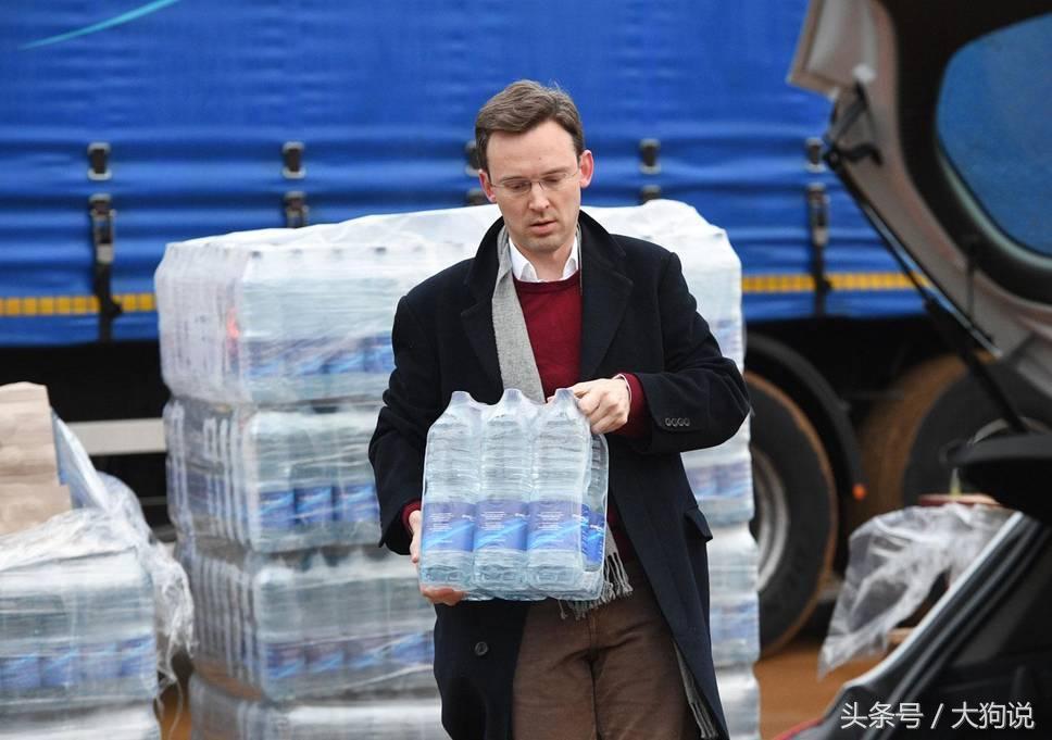 泰晤士河供水实况：成千上万的东伦敦家庭没有水供应