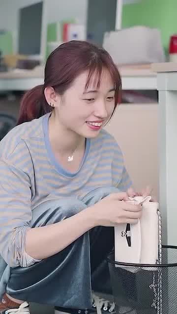 爆料：《爱情岛》女演员Shaughna Phillips怀孕了，她说女儿将是“最好的大姐姐”。
