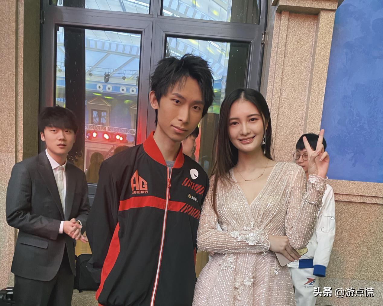 山姆汤普森足球援助挑战现场：现实明星在终点线前几个小时的突破点