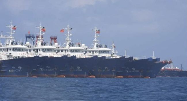 一艘中国船只在有争议的南中国海菲律宾占领的岛屿附近搁浅