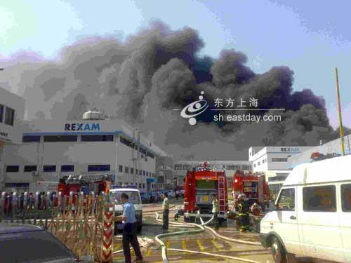 曼彻斯特大火现场：大火在火车站爆发，浓烟绵延数英里