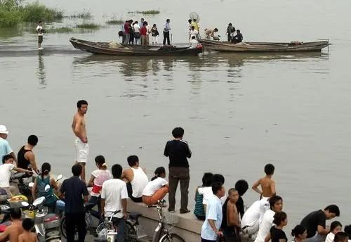 潮水对渔民不利