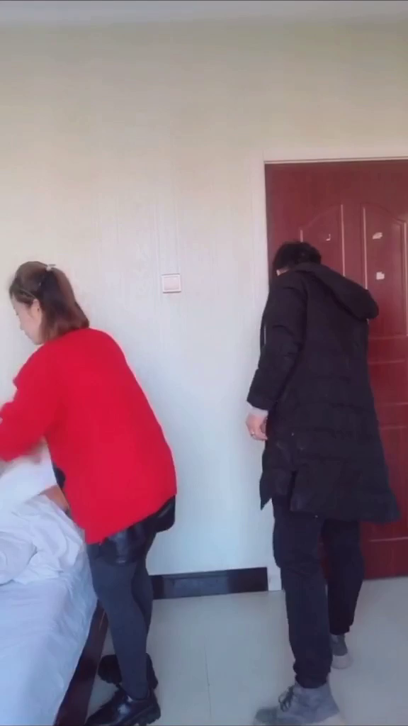 “老公走了，现在我担心自己不会再调情了。”